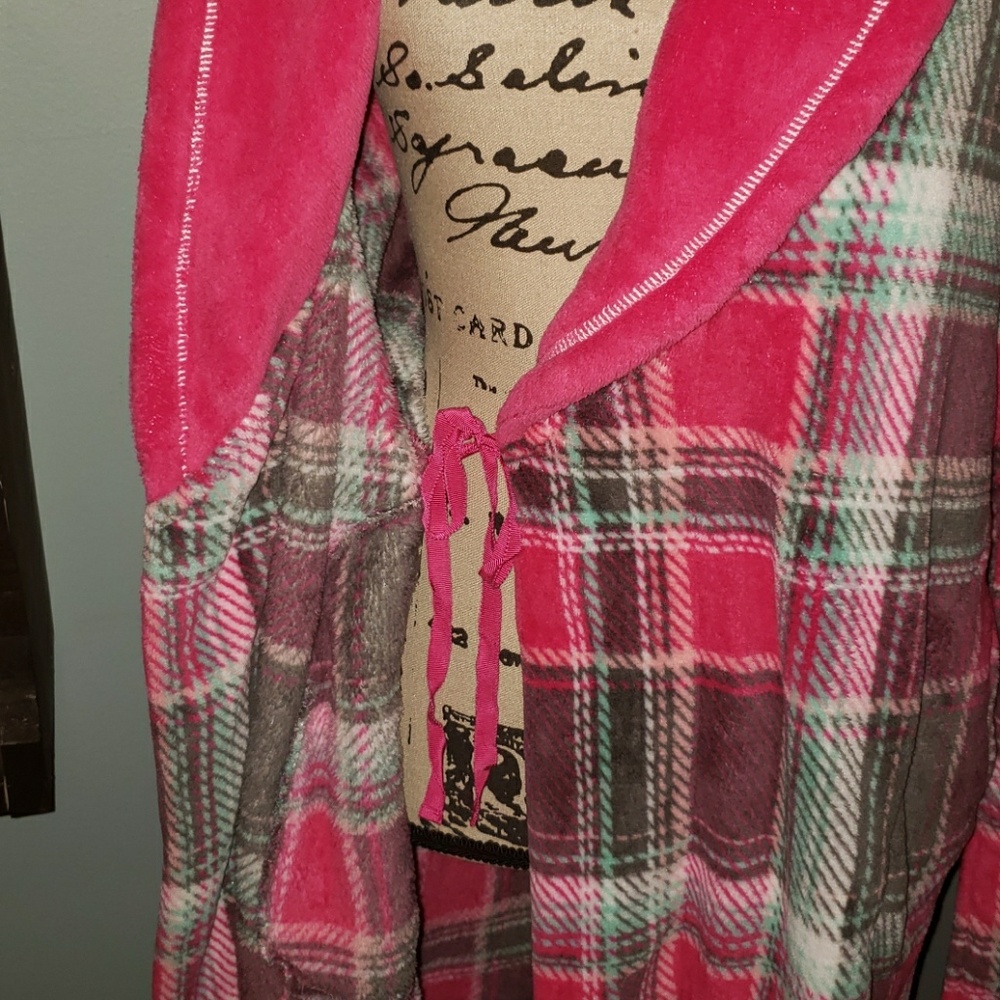 New Ulta Plush Robe - Picture 8 of 8